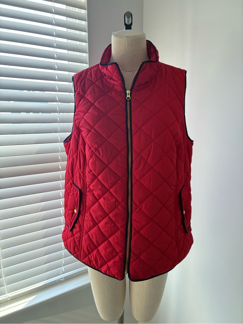 Crown & Ivy Women's Red Quilted Icon Vest